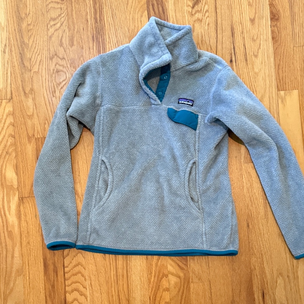 Patagonia Light Gray Fleece with Teal Trim